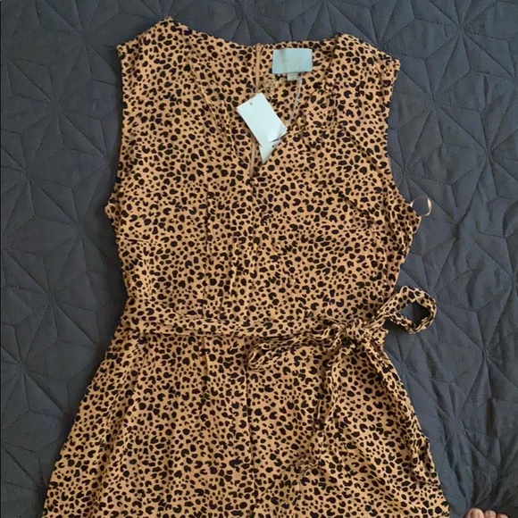 🐆 🆕SKIES ARE BLUE// Slvless Leopard Jumpsuit 🐆 - Picture 2 of 8